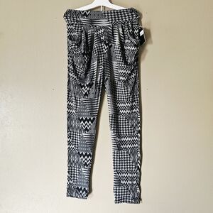 Geometric Black and Gray Leggings